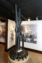 Modell des Eisenrohr-Unterbaus des Hermanndenkmals in der Bandel-Hütte