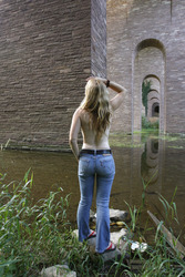 Unter der Brücke / Under the Bridge