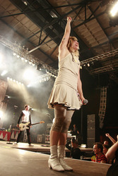 Robert 'Bob' Schütze, Mieze Katz (Mia)