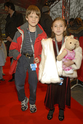 Chris O'Neill, Rhiannon Leigh Wryn