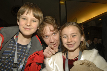 Chris O'Neill, Timothy Hutton, Rhiannon Wryn