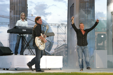 Mark Taylor, Charlie Burchill, Jim Kerr