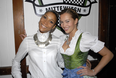 Annabelle Mandeng, Laura Osswald