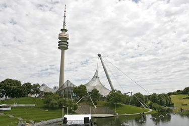 Olympiaturm und Olympia-Schwimmhalle