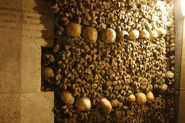 Katakomben von Paris / Catacombes de Paris