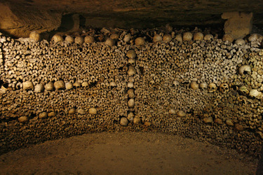 Katakomben von Paris / Catacombes de Paris