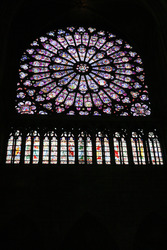 Fenster im Notre Dame de Paris