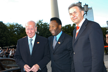 Pelé, Bobby Charlton, Klaus Wowereit