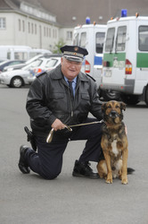 Horst Krause mit Polizeihund Haduck