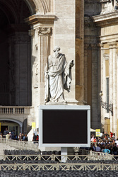 Statue auf dem Piazza San Pietro / Petersplatz
