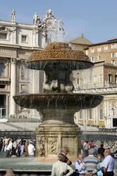 Brunnen auf dem Piazza San Pietro / Petersplatz