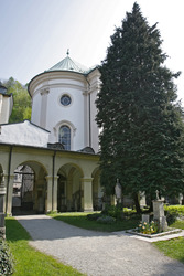 Gruftarkaden und Sebastianskirche