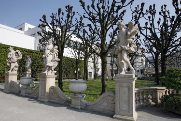 Statuen römischer Gottheiten