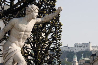 Borghesische Figur am stadtseitigen Eingang