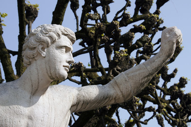 Borghesische Figur am stadtseitigen Eingang