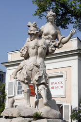 Figur am zentralen Springbrunnenbecken