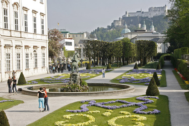 Blick über den Garten auf die Festung Hohensalzburg