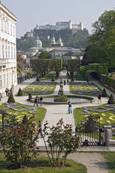 Blick über den Garten auf die Festung Hohensalzburg