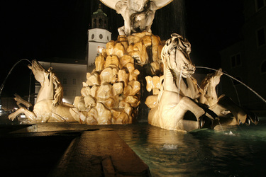 Residenzbrunnen und Neue Residenz