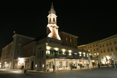 Michaelskirche und Cafe Glockenspiel