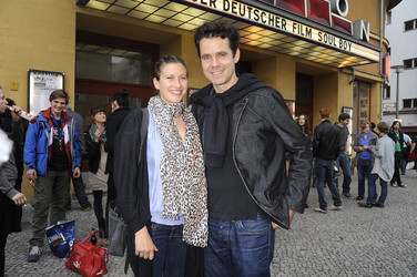 Tom Tykwer mit Frerundin Marie Steinmann