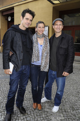 Tom Tykwer mit Frerundin Marie Steinmann, Benno Fürmann