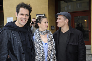 Tom Tykwer mit Frerundin Marie Steinmann, Benno Fürmann