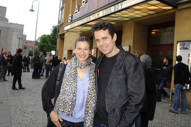 Tom Tykwer mit Frerundin Marie Steinmann