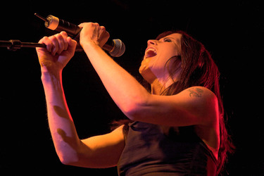 Dolores O’Riordan (The Cranberries)