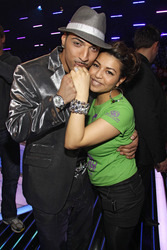 Mehrzad Marashi mit seiner frisch Verlobten Denisse