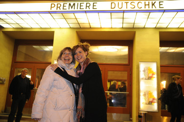 Gretchen Dutschke, Emily Cox