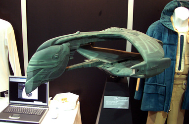 Original Modell eines romulansichen Warbirds aus 'Star Trek: The Next Generation'