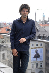 Adrian Grenier
