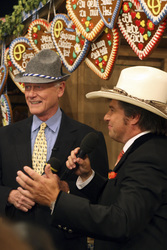 Larry Hagman, Andy Borg