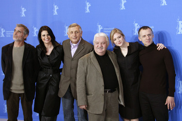 Oldrich Kaiser, Zusana Fialova; Jirí Menzel, Marian Labuda, Julia Jentsch, Ivan Barnev