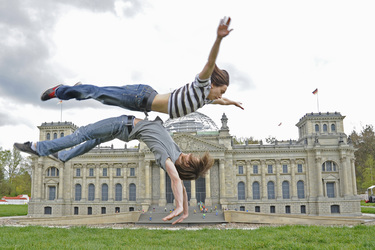 Eike von Stuckenbrok, Dennis