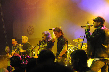 Leslie Mandoki mit seinen Man Doki Soulmates