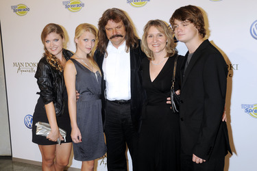 Lara Mandoki, Julia Mandoki, Leslie Mandoki, Eva Mandoki, Gabor Mandoki