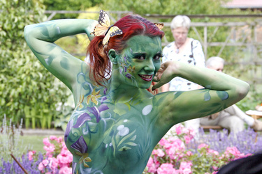 Pflanzenfrau / Plant-Woman