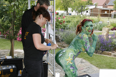 Jörg Düsterwald mit Model Nadine und Assistentin Sunny