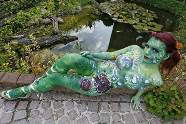 Pflanzenfrau / Plant-Woman