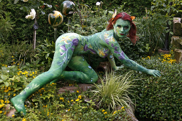 Pflanzenfrau / Plant-Woman