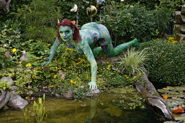 Pflanzenfrau / Plant-Woman