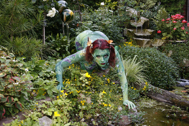 Pflanzenfrau / Plant-Woman