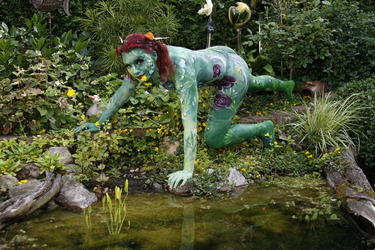 Pflanzenfrau / Plant-Woman