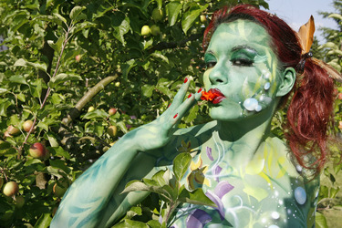 Pflanzenfrau / Plant-Woman