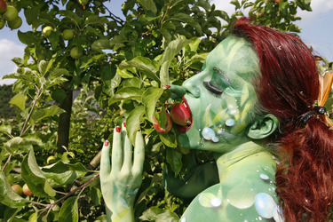 Pflanzenfrau / Plant-Woman