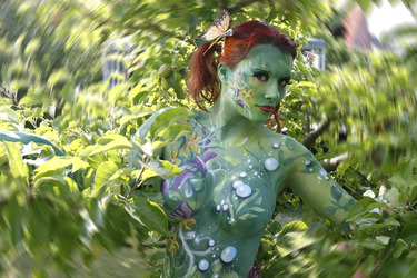 Pflanzenfrau / Plant-Woman