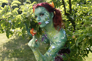 Pflanzenfrau / Plant-Woman