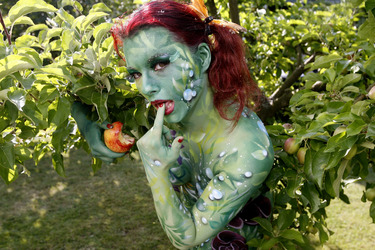 Pflanzenfrau / Plant-Woman